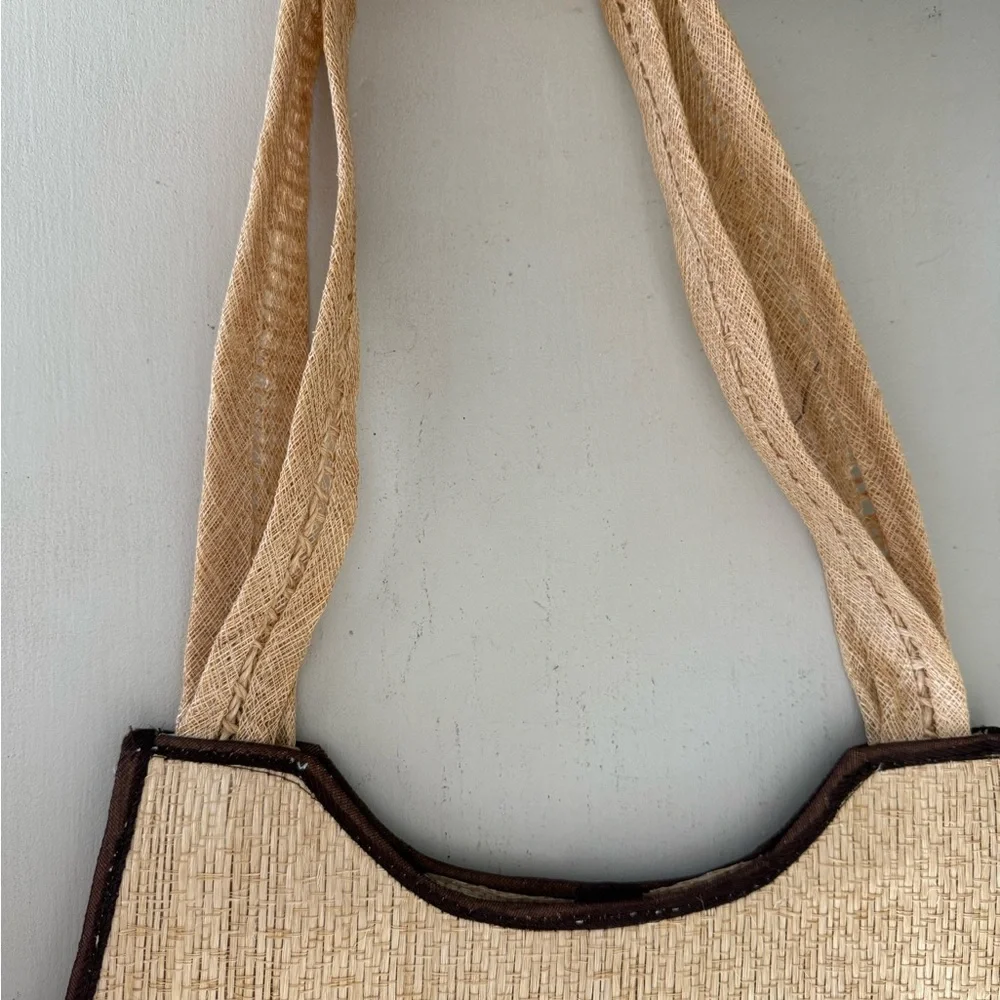 Vintage sixties straw bag with colorful floral raffia embroidery